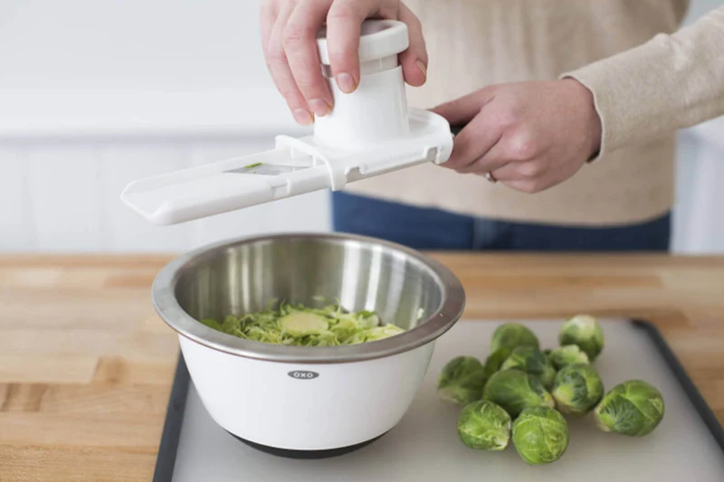 Mandoline à main OXO pour rondelles avec poussoir