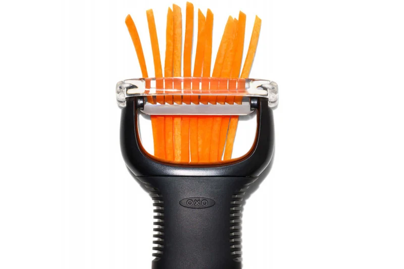 Eplucheur à julienne OXO inox lame crantée manche noir