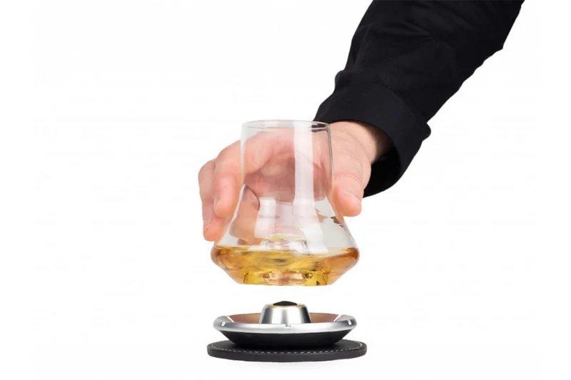 Set de dégustation whisky Peugeot Les Impitoyables verre 29cl + socle rafraîchissant