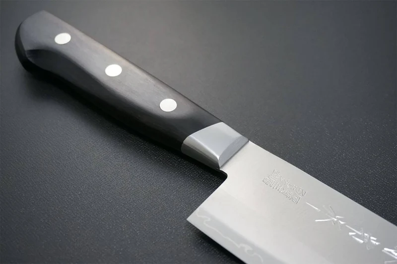 Couteau santoku japonais Japan Kanetsune 18cm acier Sandvik