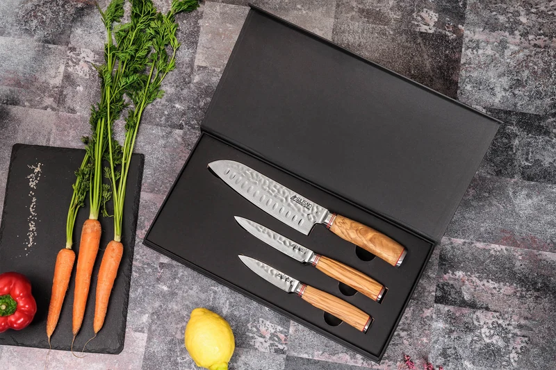 Coffret 3 couteaux Wusaki Damas 10Cr olivier Santoku + Universel + Office
