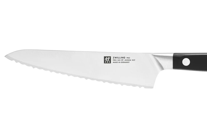 Couteau de chef dentelé Zwilling Pro forgé 14cm