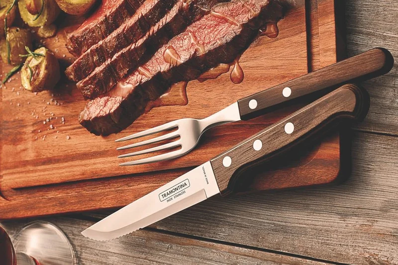Coffret de 6 couteaux à steak lame crantée + 6 fourchettes Tramontina Jumbo