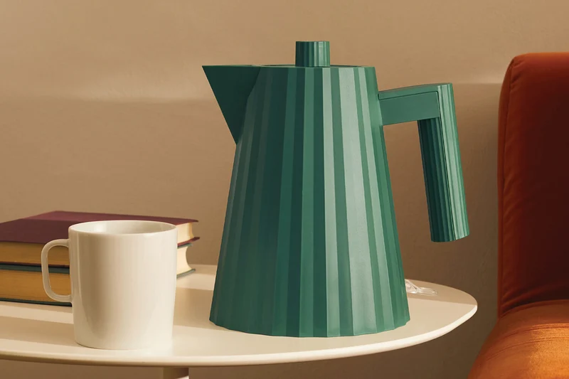 Bouilloire électrique Alessi Plissé verte design par Michele De Lucchi
