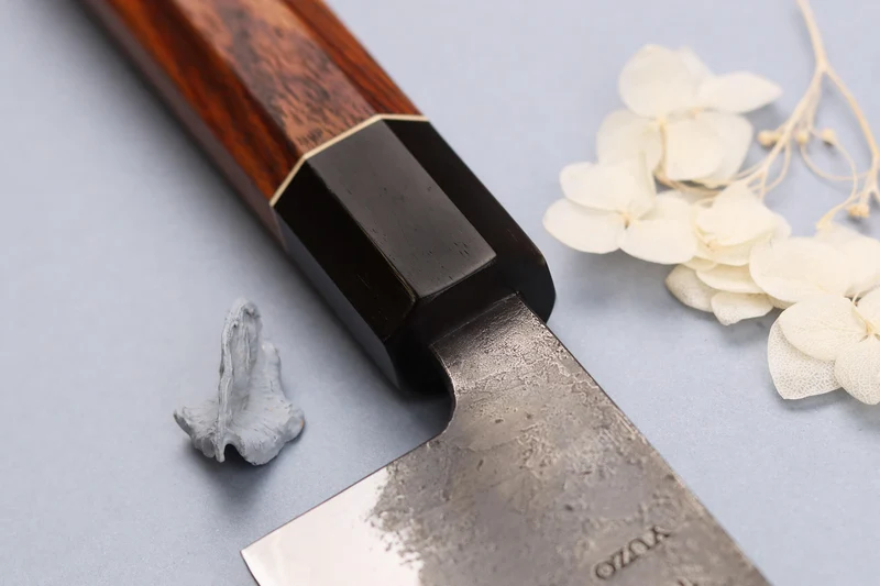 Couteau santoku 16,5cm japonais artisanal Yuzo Black Nashiji
