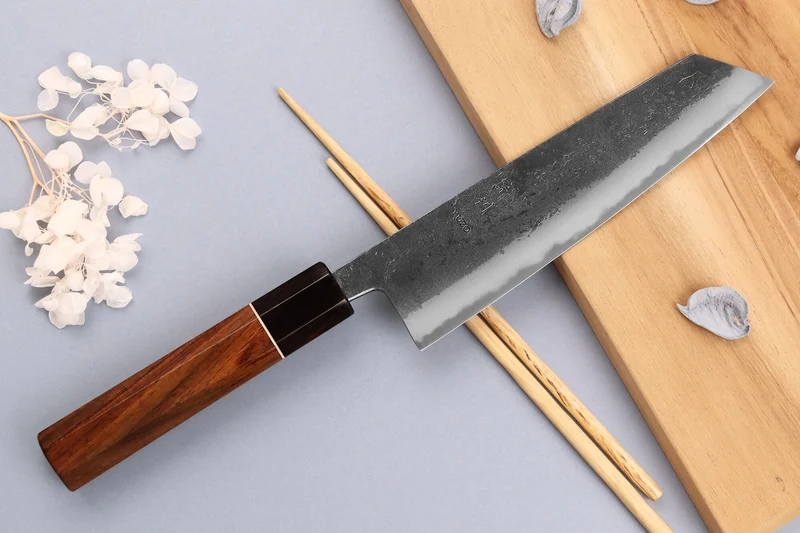 Couteau kiritsuke 18cm japonais artisanal Yuzo Black Nashiji