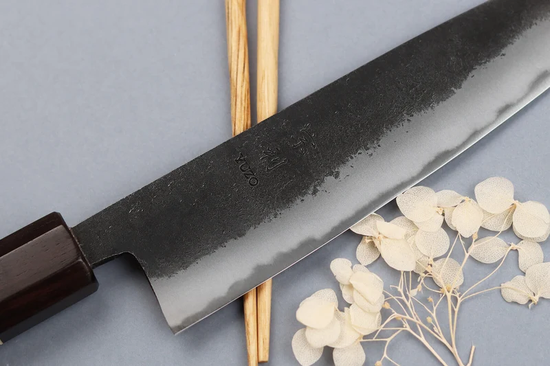 Couteau de chef 18cm japonais artisanal Yuzo Black Nashiji