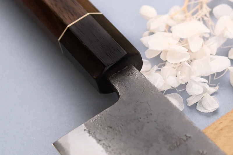 Couteau kiritsuke 21cm japonais artisanal Yuzo Black Nashiji