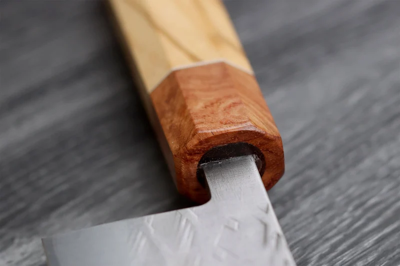Couteau de chef 21cm japonais artisanal Yuzo SLD olivier et cognassier
