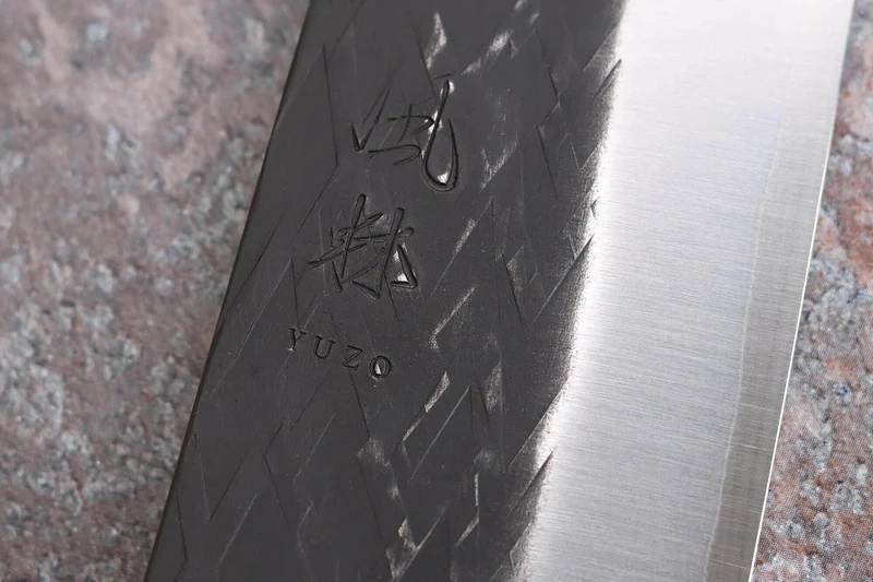 Couteau de chef 24cm japonais artisanal Yuzo Black SLD ébène et cognassier