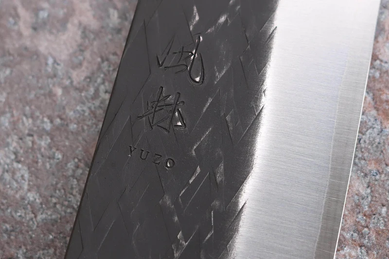 Couteau de chef 21cm japonais artisanal Yuzo Black SLD ébène et cognassier