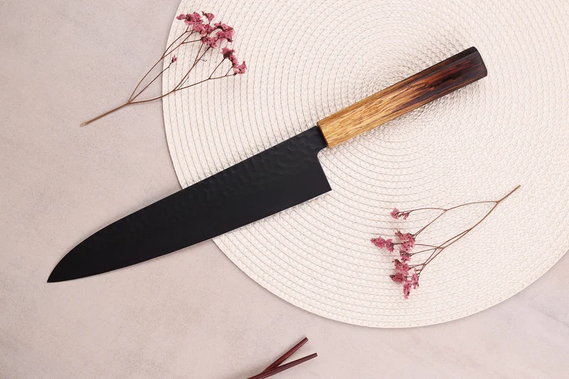 Couteau de chef 24cm japonais Sakai Takayuki Kurokage VG10 manche en chêne brûlé