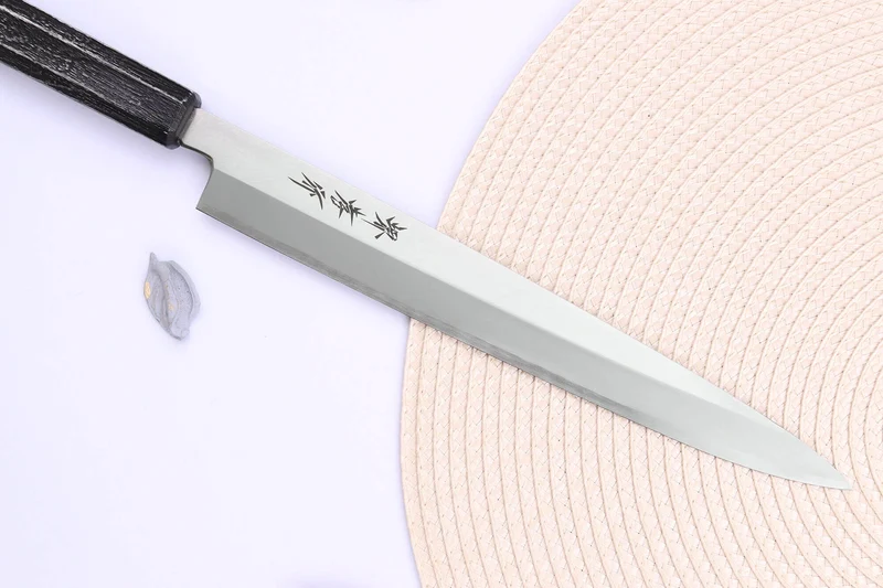 Couteau yanagiba japonais 24cm Sakai Takayuki Nanairo manche en résine ABS laquée