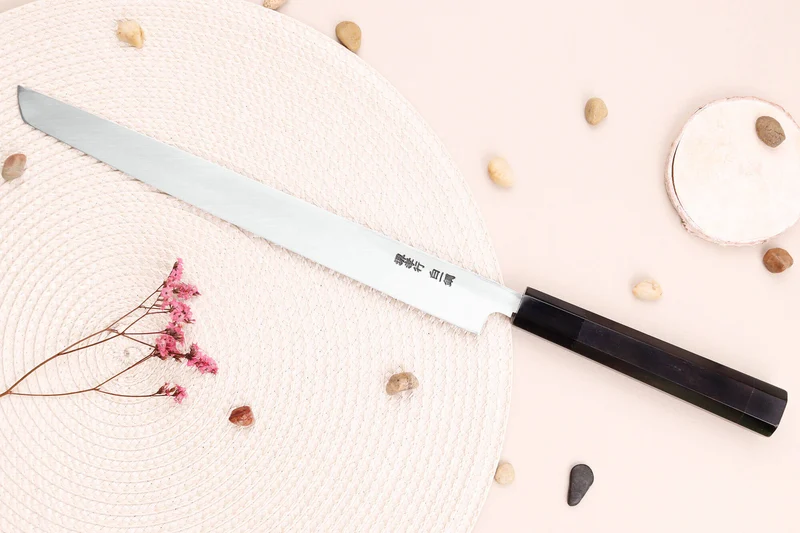 Couteau sakimaru takohiki japonais artisanal 27cm Sakai Takayuki Byakko manche en ébène + étui