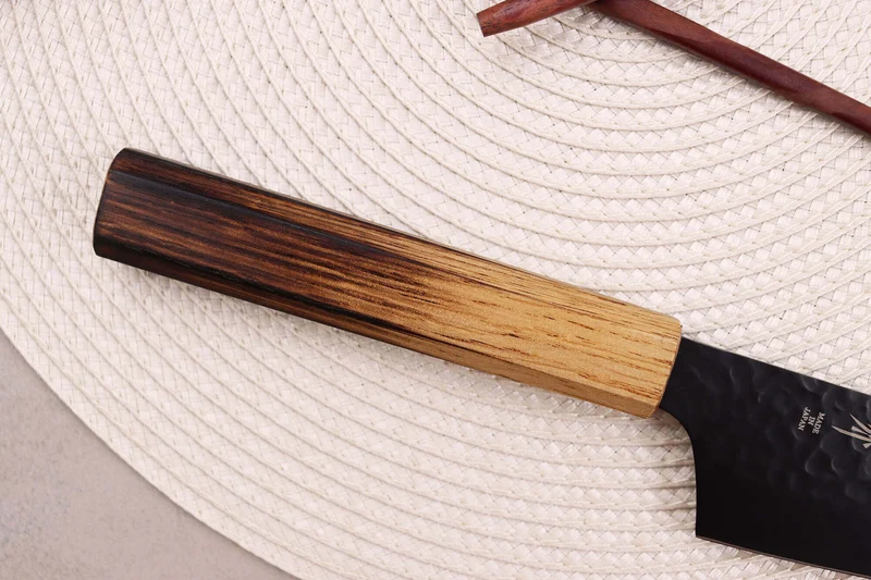 Couteau kiritsuke santoku 16cm japonais Sakai Takayuki Kurokage VG10 manche en chêne brûlé