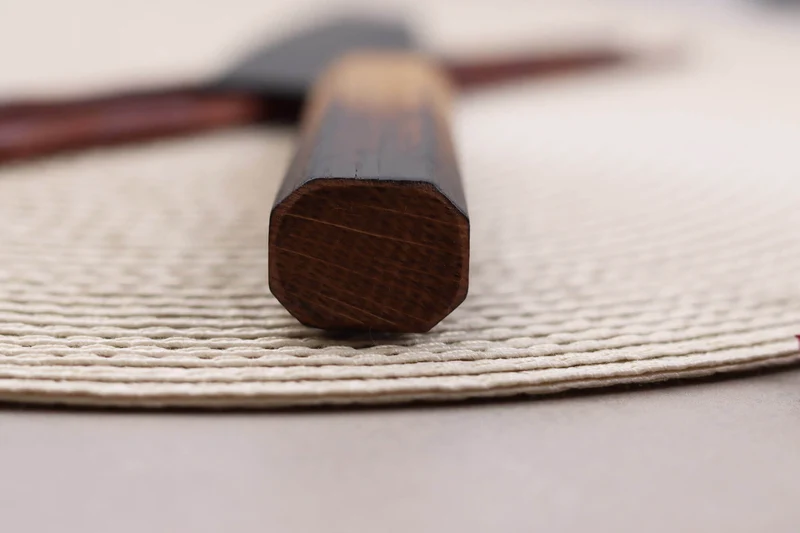 Couteau kiritsuke santoku 16cm japonais Sakai Takayuki Kurokage VG10 manche en chêne brûlé