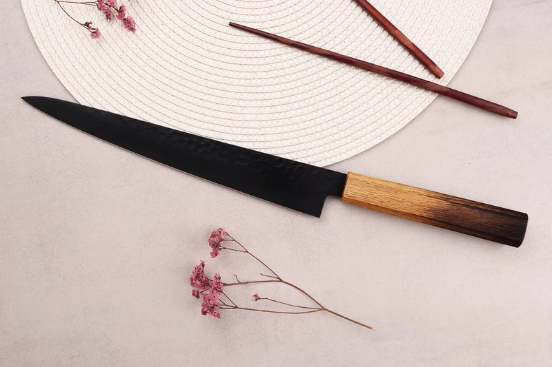 Couteau sujihiki 24cm japonais Sakai Takayuki Kurokage VG10 manche en chêne brûlé