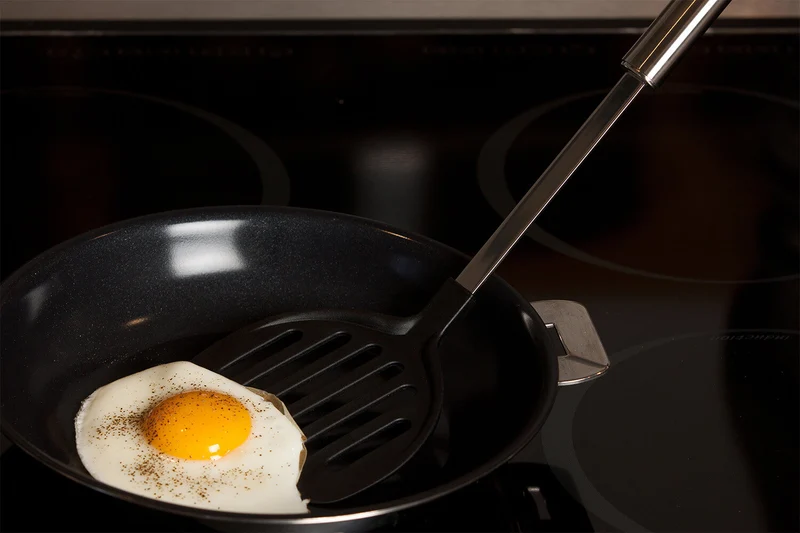 Spatule ajourée Cristel POC en acier inoxydable et nylon