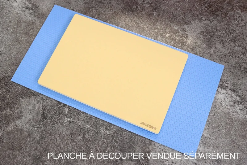 Tapis antidérapant bleu Hasegawa pour planche à découper