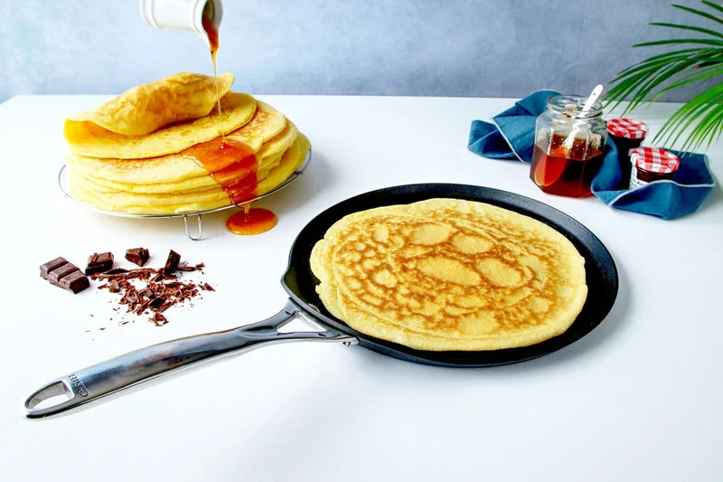 Poêle à crêpes antiadhésive Cristel Castel'Pro Ultralu® 28cm en aluminium forgé et revêtement Ceraliss+