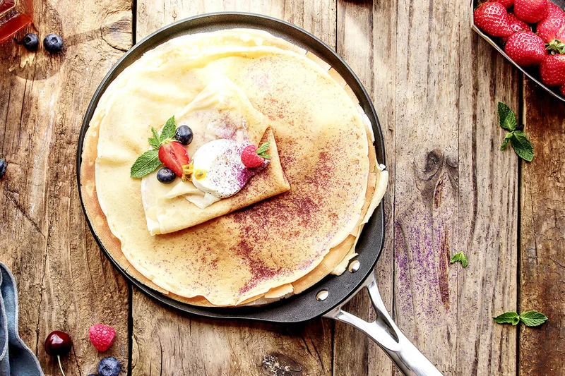Poêle à crêpes antiadhésive Cristel Castel'Pro Ultralu® 28cm en aluminium forgé et revêtement Ceraliss+