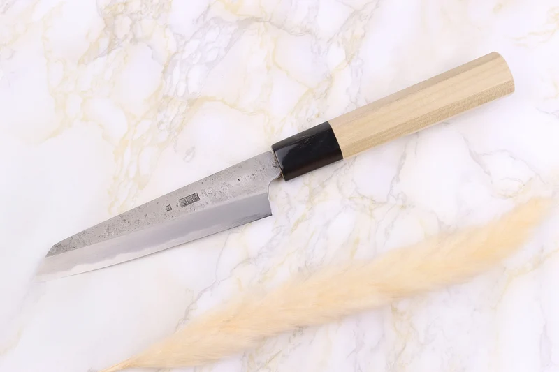 Couteau kiritsuke universel 13,5cm japonais artisanal Sakai Kikumori Kikuzuki Rin
