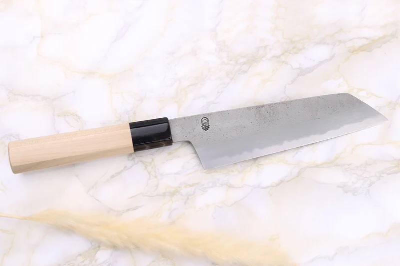 Couteau santoku kiritsuke 18cm japonais artisanal Sakai Kikumori Kikuzuki Rin