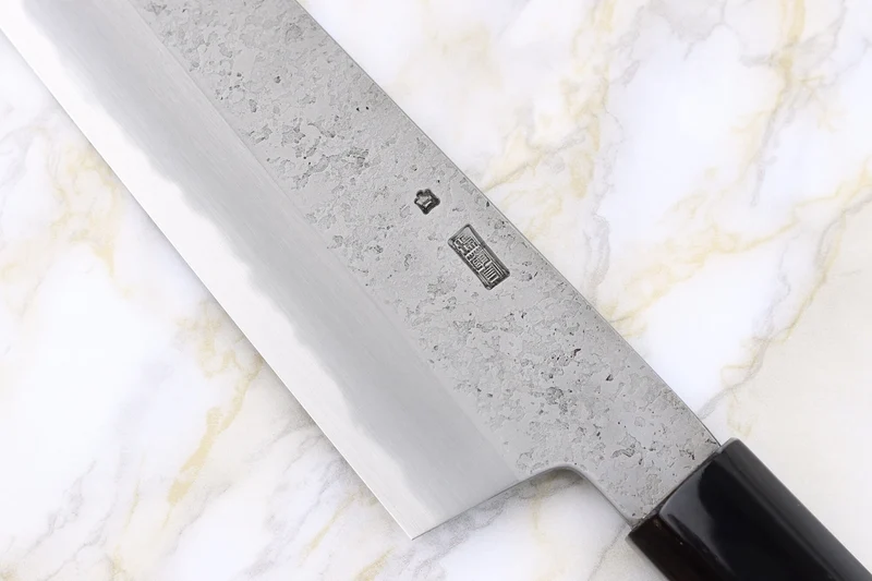 Couteau santoku kiritsuke 18cm japonais artisanal Sakai Kikumori Kikuzuki Rin