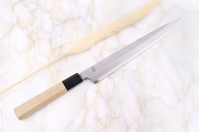 Couteau yanagiba 24cm japonais artisanal Sakai Kikumori Kikuzuki Rin