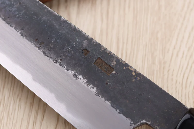 Couteau kiritsuke 21cm japonais artisanal Sakai Kikumori Kikuzuki Kuro