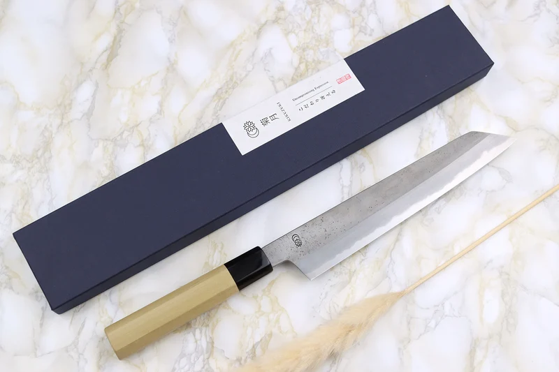 Couteau de chef kiritsuke 24cm japonais artisanal Sakai Kikumori Kikuzuki Rin