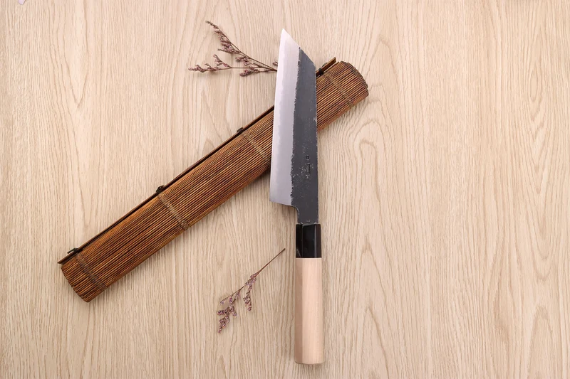 Couteau santoku kiritsuke 18cm japonais artisanal Sakai Kikumori Kikuzuki Kuro