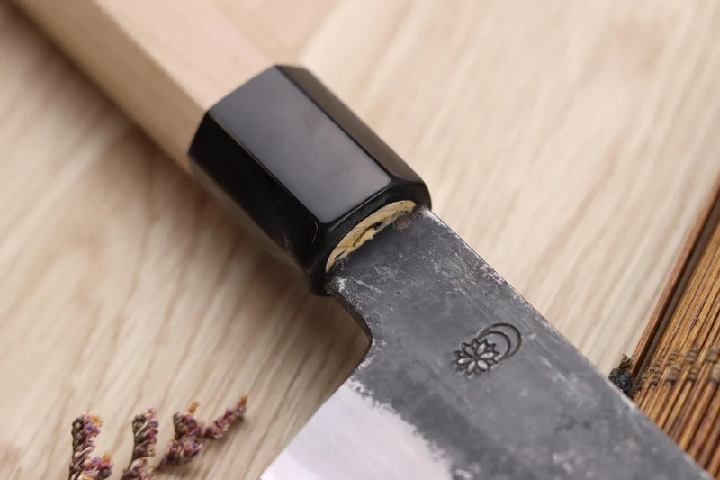 Couteau santoku kiritsuke 18cm japonais artisanal Sakai Kikumori Kikuzuki Kuro