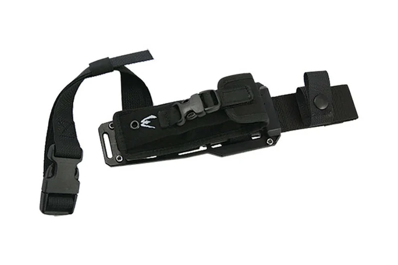 Couteau Wildsteer Wing-Tactic WING6213 lame semi-dentée 12,5cm logo GIGN manche kraton noir + brise-vitre + étui POM + malette