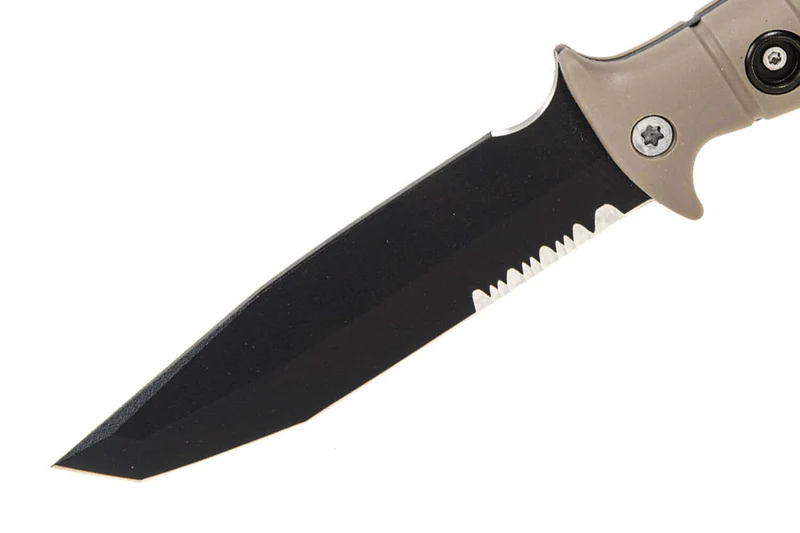 Couteau de survie Wildsteer Tork lame noire semi-dentée 13,3cm manche Tactiprène marron avec brise-vitre + étui + pierre à feu