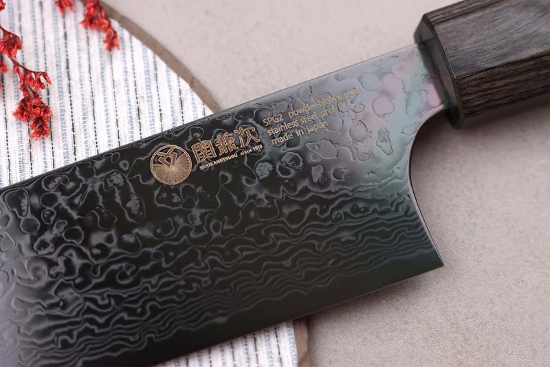 Couteau santoku kiritsuke japonais Kanetsugu Zuiun Kiwami revêtement DLC 18cm