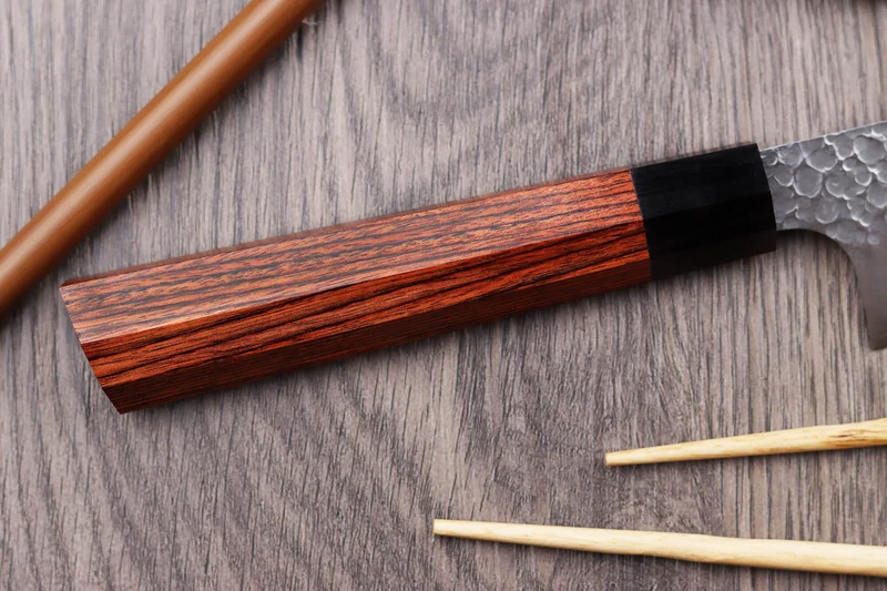 Couteau santoku japonais Kanetsugu Heptagon Uto martelé 17cm