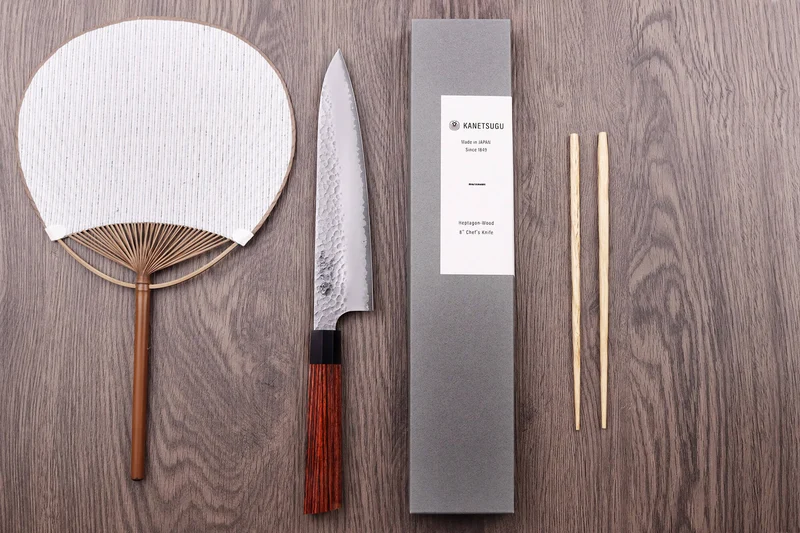 Couteau de chef japonais Kanetsugu Heptagon Uto martelé 20cm