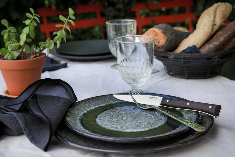 Coffret 4 couteaux de table Opinel Facette manche frêne sombre lame 11cm inox lisse