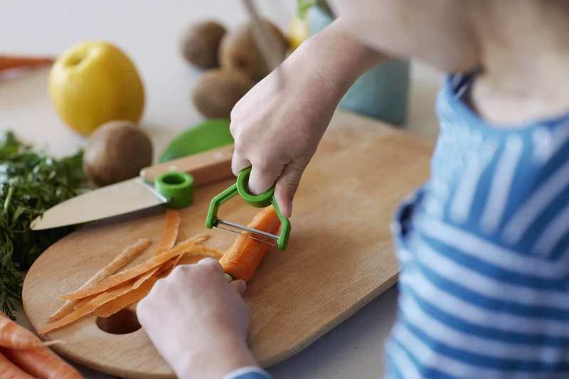 Coffret Opinel Le Petit Chef couteau + éplucheur + protège-doigts - Vert