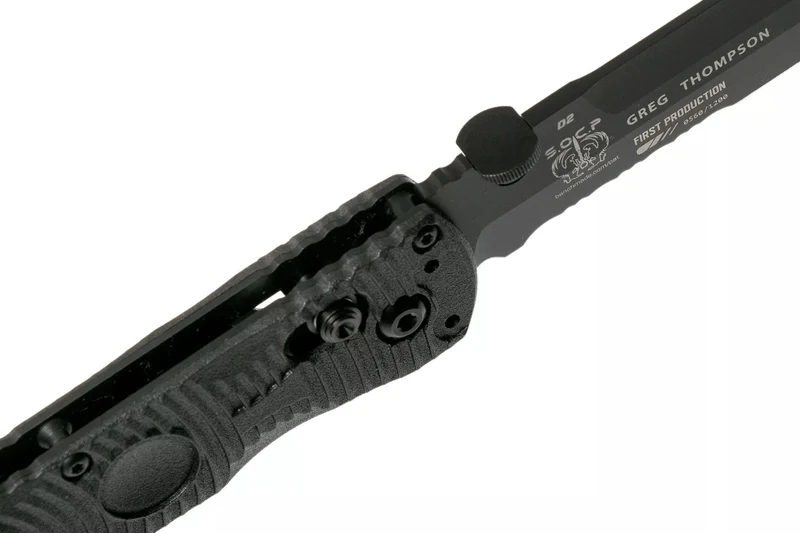 Couteau pliant Benchmade Socp Tactical Folder 391SBK lame dentelée manche fibre de carbone CF-Elite® 14cm pic brise-vitre