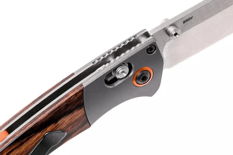 Couteau pliant Benchmade Mini Crooked River 15085-2 manche bois stabilisé 11cm