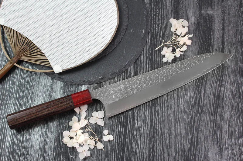 Couteau de chef japonais artisanal Yoshimi Kato Minamo SG2 Tsuchime 24cm
