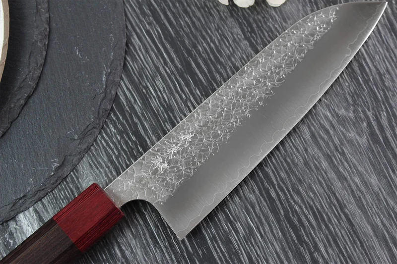 Couteau santoku japonais artisanal Yoshimi Kato Minamo SG2 Tsuchime 17cm