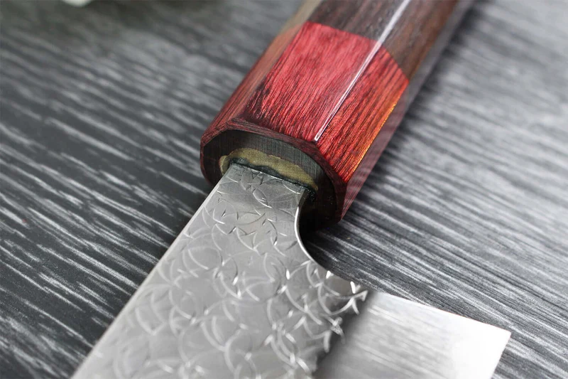Couteau santoku japonais artisanal Yoshimi Kato Minamo SG2 Tsuchime 17cm