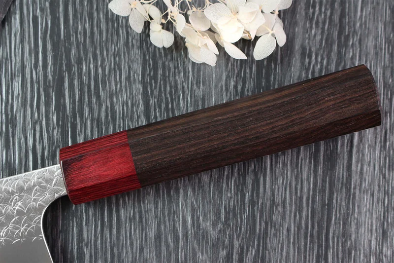 Couteau santoku japonais artisanal Yoshimi Kato Minamo SG2 Tsuchime 17cm