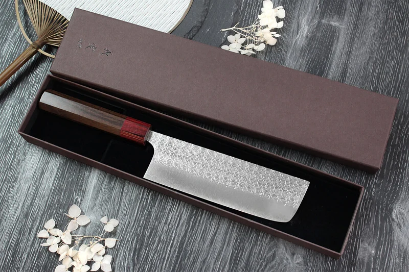 Couteau nakiri japonais artisanal Yoshimi Kato Minamo SG2 Tsuchime 16cm