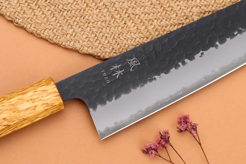 Couteau de chef 24cm japonais artisanal Yuzo Black AS chêne brûlé