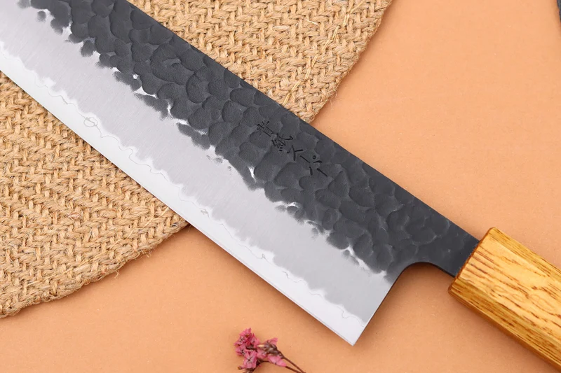 Couteau de chef 24cm japonais artisanal Yuzo Black AS chêne brûlé