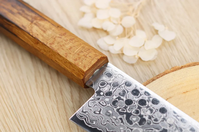 Couteau de chef japonais artisanal Yoshihiro ZAD lame damassée 21cm